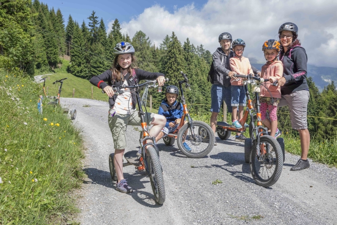 bikeboarden_brambruesch_flurinarothenberger_2.jpg