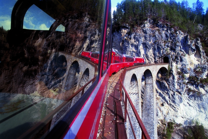 RhB Zug auf Landwasserviadukt