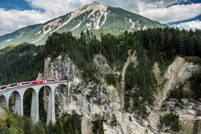 Landwasserviadukt mit RhB, Sommer