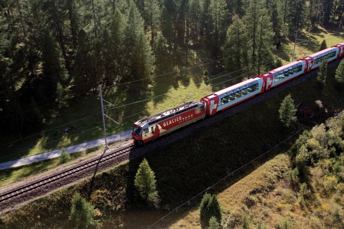 bahnreise_valbever_gex_sommer_rhb-andreabadrutt.jpg