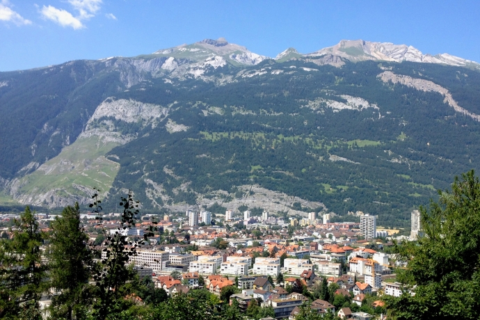 Stadtpanorama mit Calanda