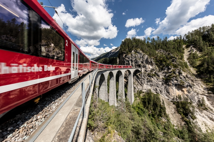 bahnreisen_sommer_landwasserviadukt_rhb.jpg