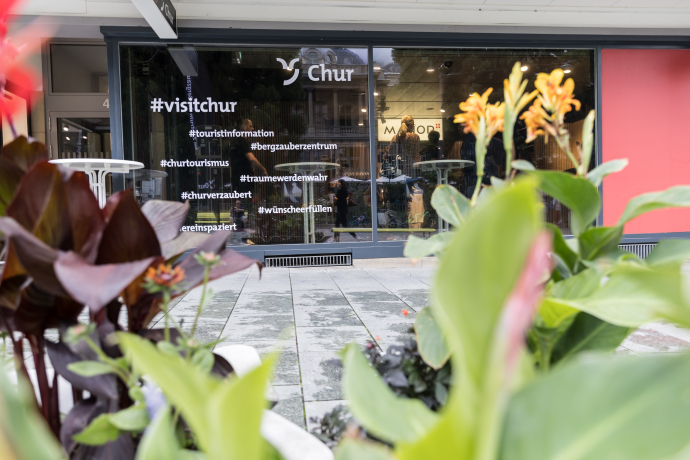 Tourist Info Chur (©Flavio Schlegel, Chur Tourismus) Aussenansicht des Tourist Info Chur an der Bahnhofstrasse 32