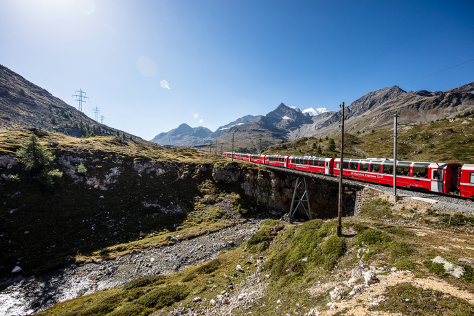 Bernina Express am Berninapass Bernina Express am Berninapass