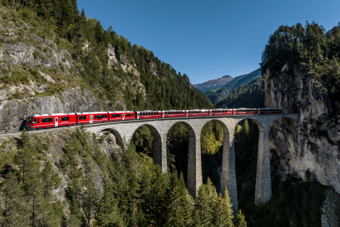 Bernina Express auf dem Landwasserviadukt Bernina Express auf dem Landwasserviadukt