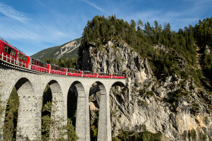 Bernina Express auf dem Landwasserviadukt Bernina Express auf dem Landwasserviadukt