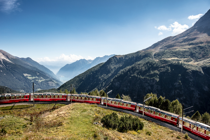 Bernina Express in Alp Grüm Bernina Express in Alp Grüm
