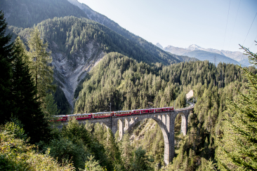 Rhätische Bahn auf dem Wiesnerviadukt
