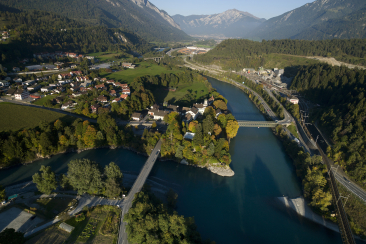 Tamins mit Schloss Reichenau im Churer Rheintal