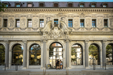 sehenswuerdigkeit_altespostgebäude_stadtbibliothek_andremeier (1).JPG