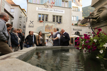 Pfisterbrunnen mit Hotel Rebleuten