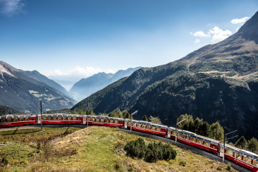 Bernina Express bei der Alp Grüm © Rhätische Bahn 