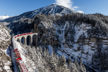 bahnreise_landwasserviadukt_winter_rhb-andreabadrutt.jpg 
