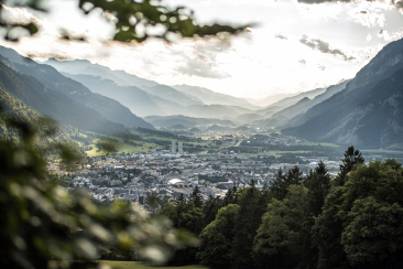 Ausblick über die Stadt Chur an einem Sommerabend