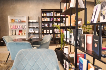 Manas Books & Coffee