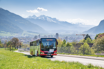 Churer Bus über der Stadt Chur